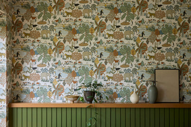 Animal Kingdom Pea | non-woven tapetti | Storybook Papers