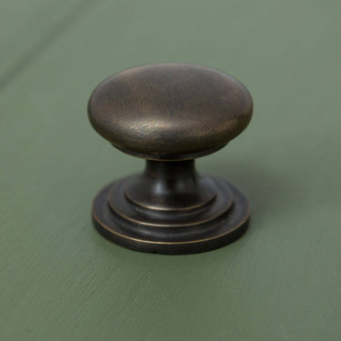 Antiikkimessinkinen vedin | Victorian-Brass bee-Sasu’s sisustus- ja huonekaluliike
