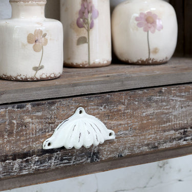 Antiikkivalkoinen kuppivedin rautaa | 10 x 2 x 5 cm-Chic Antique-Sasu’s sisustus- ja huonekaluliike