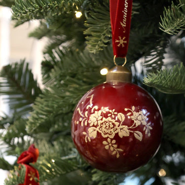 Anniversary Christmas Bauble w. velvet ribbon D8 cm cherry