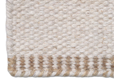 Luonnonvalkoinen 0,7 cm paksu villamatto | Pure Off-White-Classic Collection-Sasu’s sisustus- ja huonekaluliike