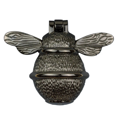 Mehiläisaiheinen ovikolkutin messinkiä | Tummennettu nikkeli | 12,7 x 3,8 x 10,12 cm | Bumble Bee-Brass bee-Sasu’s sisustus- ja huonekaluliike