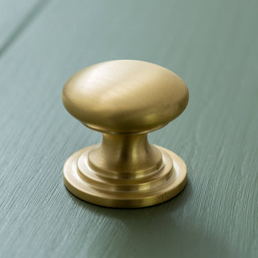 Messinkinen vedin | Victorian-Brass bee-Sasu’s sisustus- ja huonekaluliike