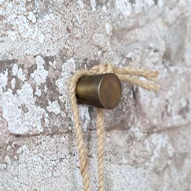 Nuppivedin rautaa | Antiikkimessinki | Ø2,5 x 2,5 cm-Chic Antique-Sasu’s sisustus- ja huonekaluliike