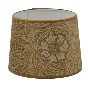 Okrankeltainen lampuvarjostin pöytävalaisimeen | Marigold William Morris-Hallbergs-Sasu’s sisustus- ja huonekaluliike