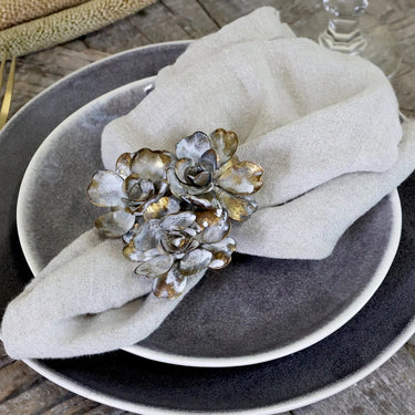 Vire Napkin Ring H7/L9/W9.5 cm antique brass