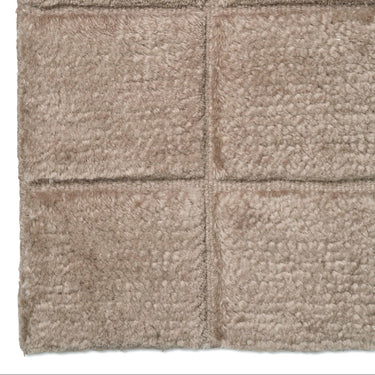Suklaanruskea ruutukuviollinen 2 cm paksu villamatto | Grid Chocolate-Classic Collection-Sasu’s sisustus- ja huonekaluliike