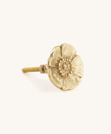 Unikko nuppivedin | Messinki | ⌀4 x 3 cm | Mia Poppy-Doing Goods-Sasu’s sisustus- ja huonekaluliike