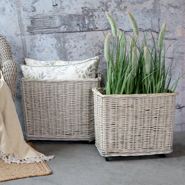 Luonnonvärinen pajukori pyörillä – Chic Antique