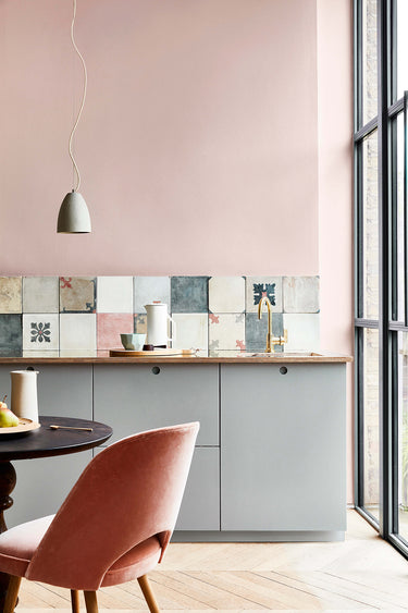 Seinämaali Light Peachblossom, kalustemaali Grey Teal