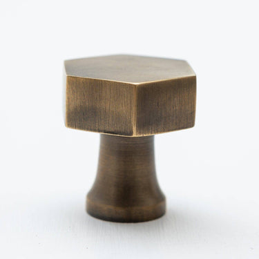 Brass hexagonal knob pull | Antique brass | Ø2.5 x 2.9 cm | Hexagonal