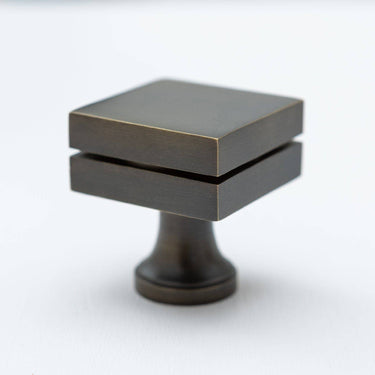Neliön muotoinen nuppivedin messinkiä  | Antiikkimessinki | Ø3,15 cm x 3,6 cm | Square