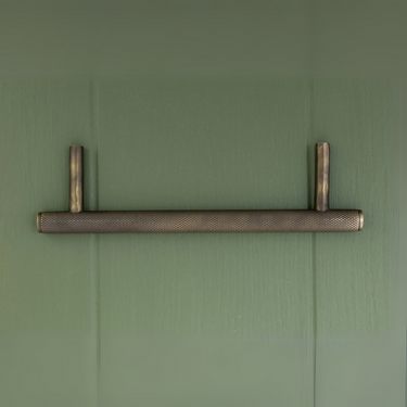 Modern wire pull brass textured surface | Antique brass | Ø1.2 cm x 5 cm x 17 cm | Knurled
