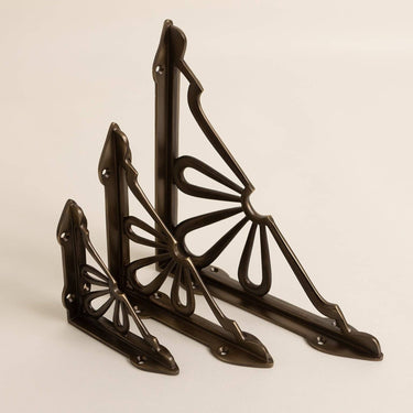 Brass shelf bracket | Antique brass | 11.4 x 11.4 cm | Flower