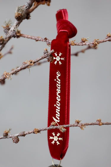Anniversary Christmas Bauble w. velvet ribbon D8 cm cherry