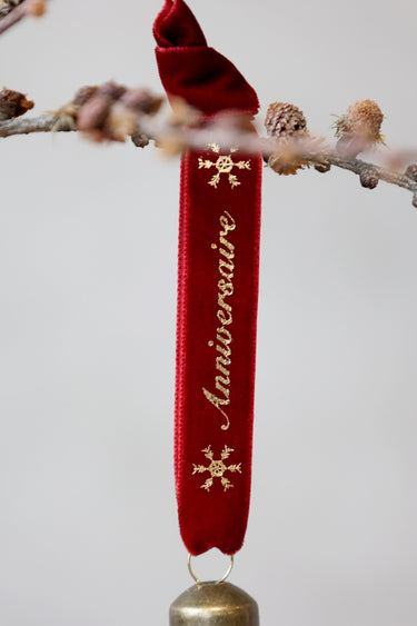 Anniversary Christmas Bauble w. velvet ribbon D8 cm cherry