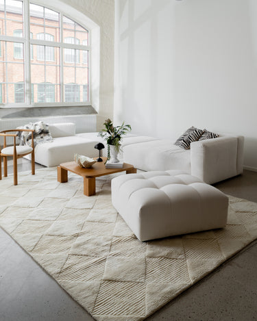 Luonnonvalkoinen 2 cm paksu salmiakkikuvioinen villamatto | Berber Ivory