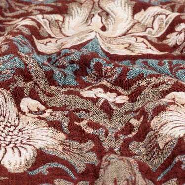 Marjanpunainen torkkupeitto puuvilla-viskoosia | 130 x 170 cm | William Morris Strawberry Thief -mallisto