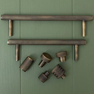 Modern knob pull brass textured surface | Antique brass | Ø2 x 2.2 cm | Knurled
