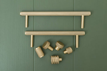 Modern knob pull brass textured surface | Matte brass | Ø2.5 x 2 cm | Knurled