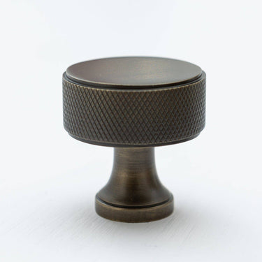Classic knob handle with brass patterned edge | Antique brass | Ø3.5 x 3.6 cm | Knurled
