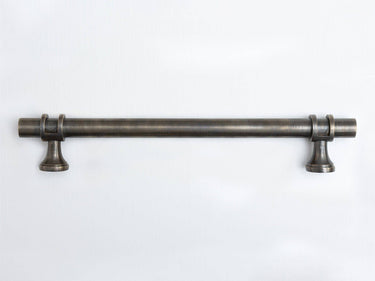 Classic brass pull | Antique brass | Ø1.2 x 3 x 20 cm | Plain