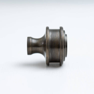 Brass stepped knob pull | Antique brass | Ø 3 x 3 cm | Borders Design