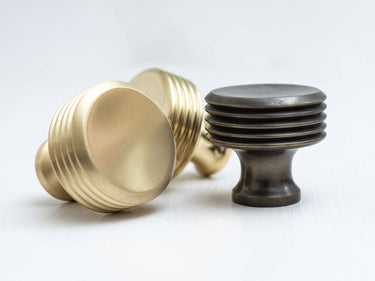 Brass Knob Pull | Brushed Brass | Ø 3.5 x 3.2 cm | Reeded Design