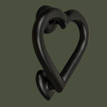 Messinkinen sydän-ovikolkutin | Musta | Love Heart