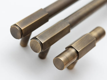 Brass wire puller with hexagonal ends | Antique brass | Ø1.6 x 3.5 x 16 cm | Hexagonal