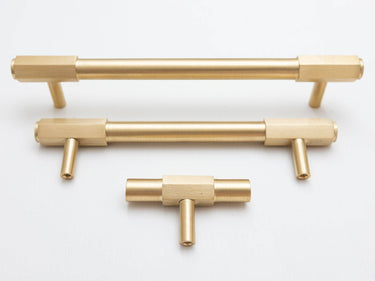 Brass wire puller with hexagonal ends | Matt brass | Ø1.6 x 3.5 x 16 cm | Hexagonal