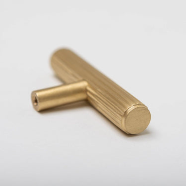 Messinkinen uritettu t-type-nuppivedin | Mattamessinki | Knurled TBAR-Brass bee-Sasu’s sisustus- ja huonekaluliike