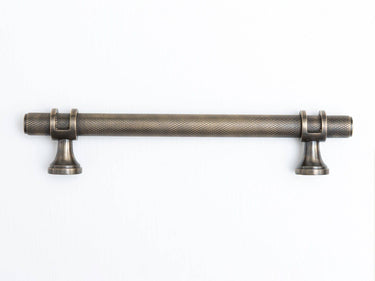 Messinkinen uritettu tankovedin | Antiikkimessinki | Knurled 17 cm-Brass bee-Sasu’s sisustus- ja huonekaluliike