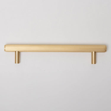 Modern knurled brass wire pull | Matt brass | Ø1.2 x 3.5 x 17 cm | Knurled