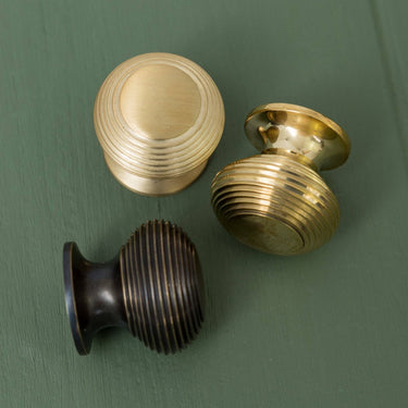 Brass pull | 3 x 2.7 x 2.5 cm | Beehive
