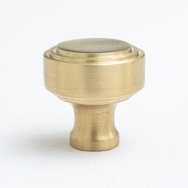 Brass stepped knob pull | Matt brass | Ø 3 x 3 cm | Stepped Design
