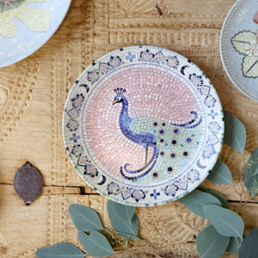 Mosaiikkikuvioinen lautanen vaaleanpuna-sininen | ⌀21 cm | Peacock