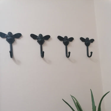 Brass bee coat hook | Black | 10.5 x 4.5 x 12 cm | Bee