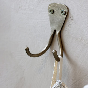Iron coat hook | Antique brass | 7 x 9 cm