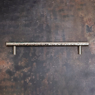 Vasaroitu lankavedin messinkiä | Nikkeli | Ø1,1 x 2 x 17 cm  | Hammered