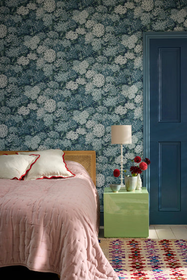 Rhododendron Walk Hicks' Blue | non-woven tapetti | In the Garden