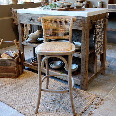 Ruskea rottinkinen baarituoli | 51,5 x 43,5 x 103 cm  | French Rustic Collection