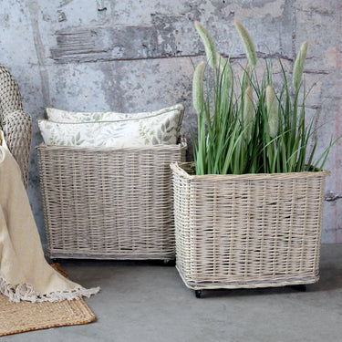 Luonnonvärinen pajukori pyörillä – Chic Antique