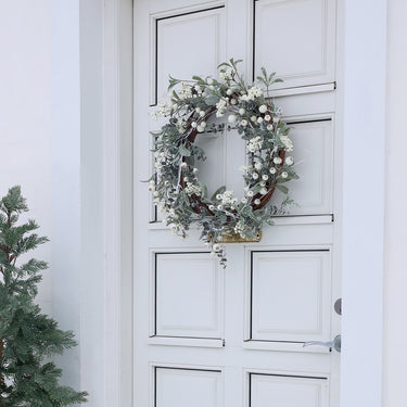 Vihreä lumihuurteinen marjakranssi | ⌀45 cm-Chic Antique-Sasu’s sisustus- ja huonekaluliike